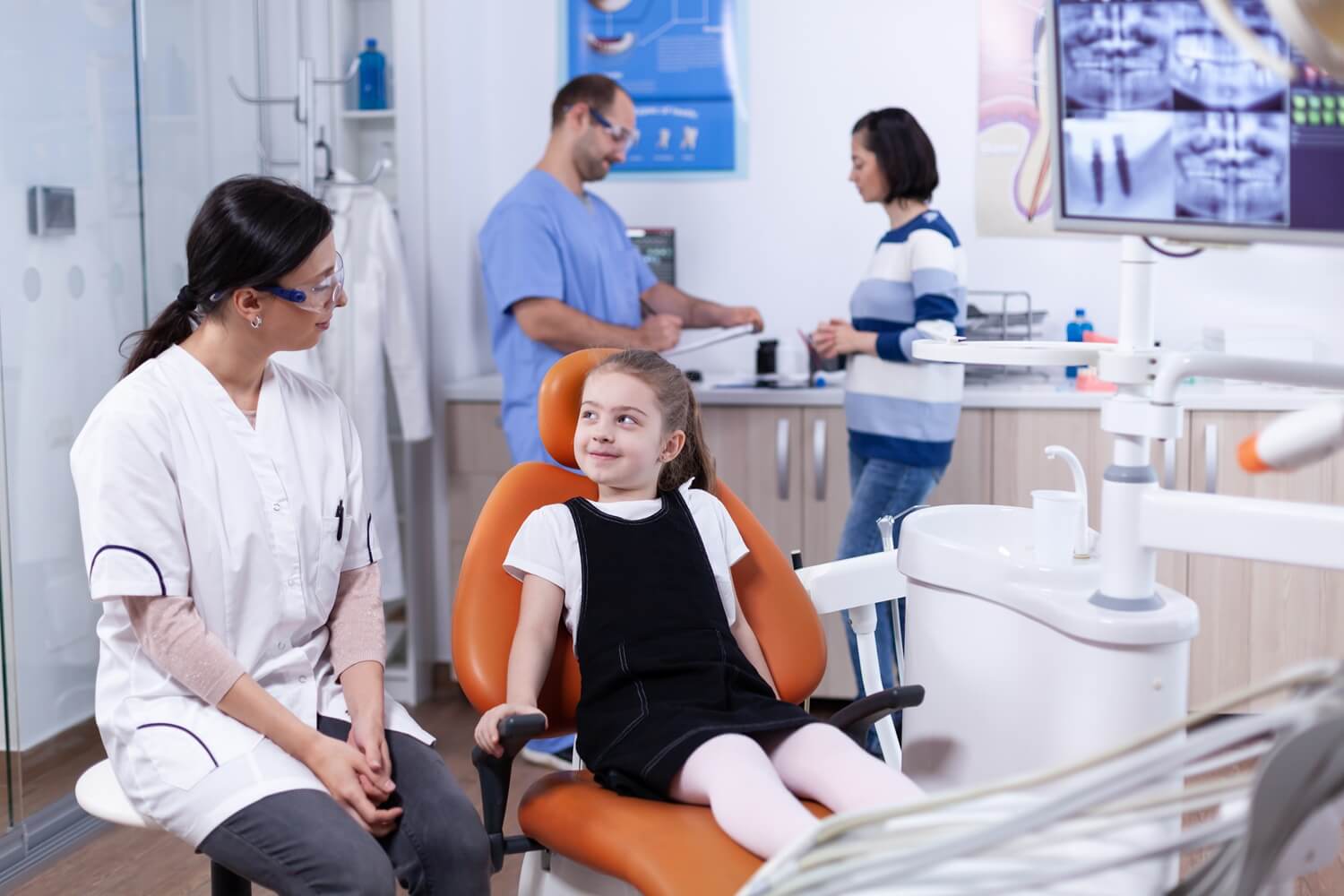 a girl child talking to a dentist
